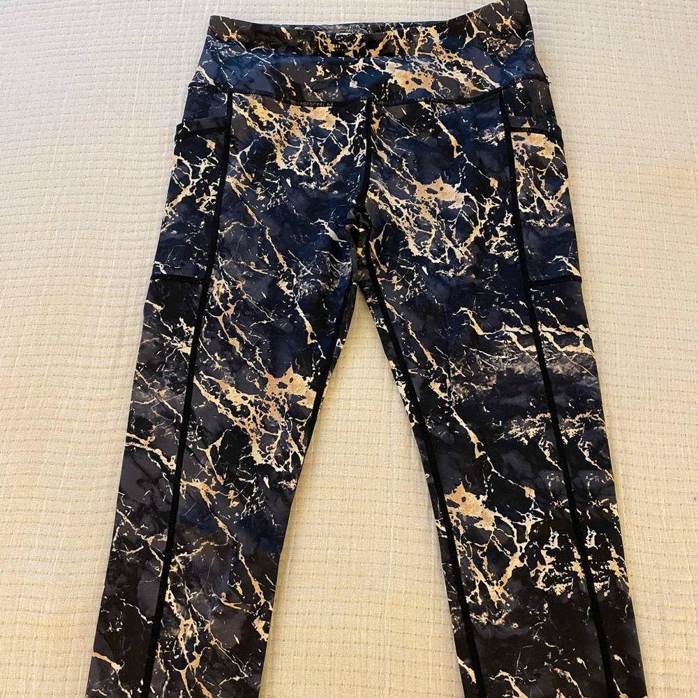 New CVG gold marble Capri leggings medium
